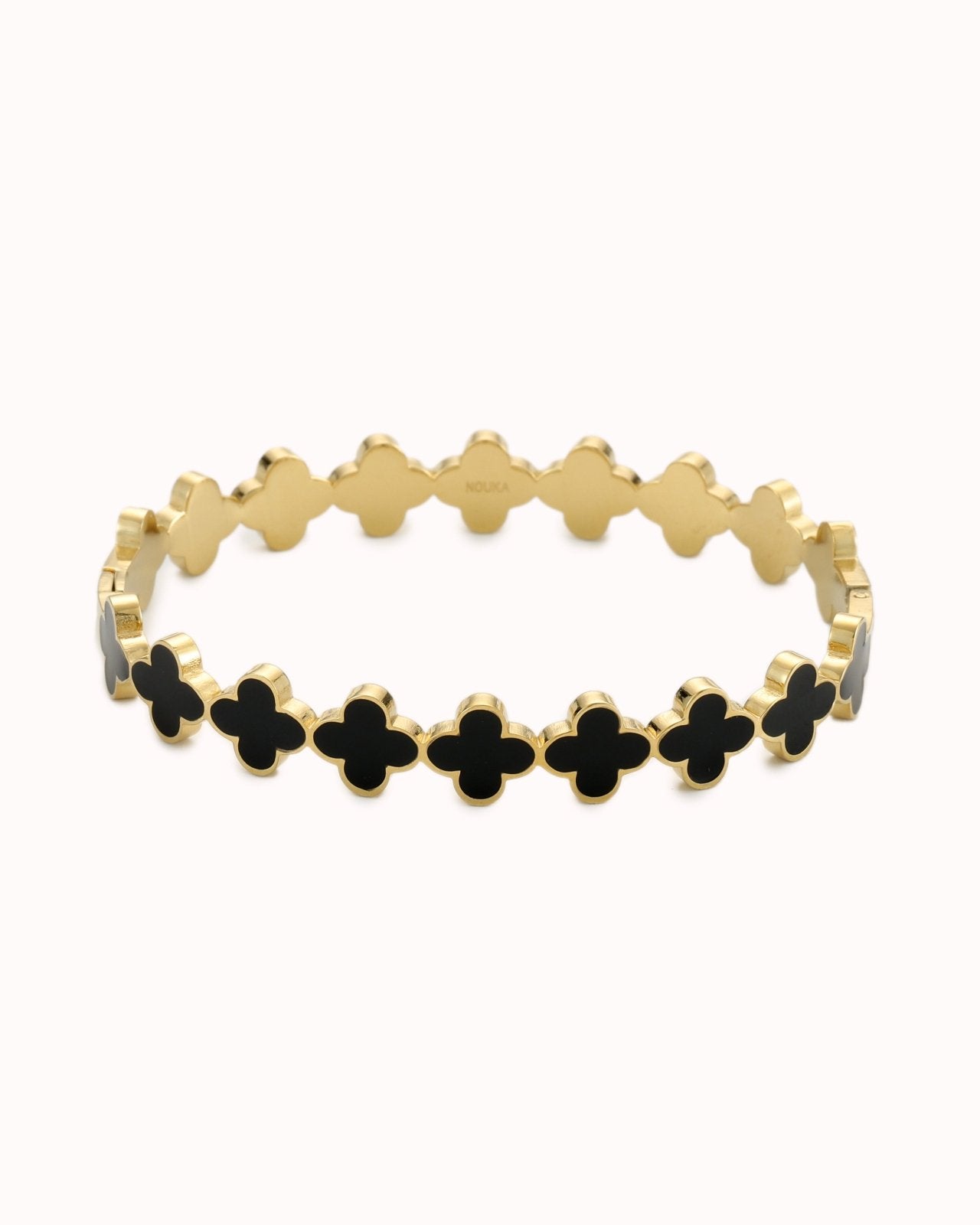Goudkleurige bangle met zwarte klavertjes - Nouka