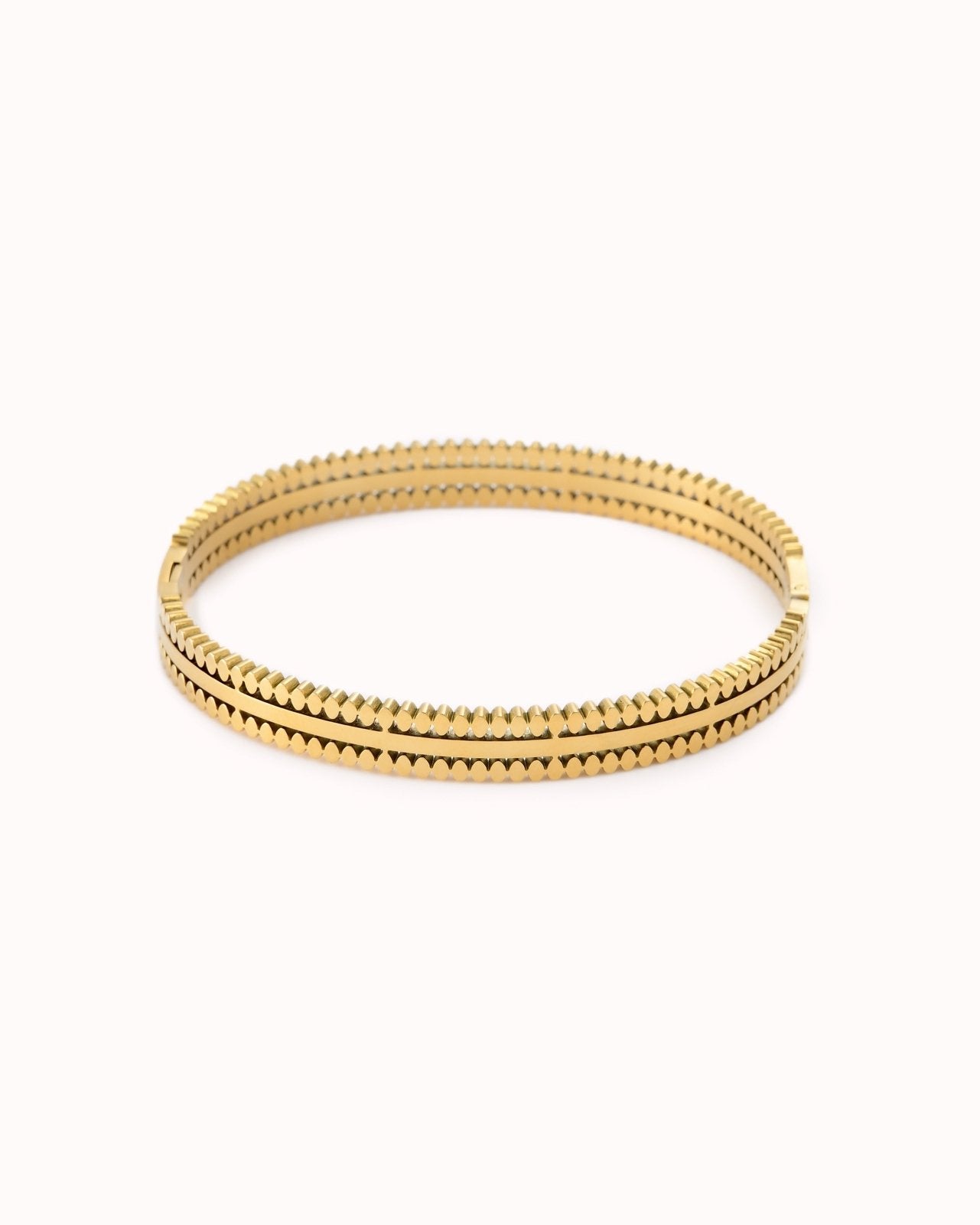 Goudkleurige bewerkte bangle - Nouka