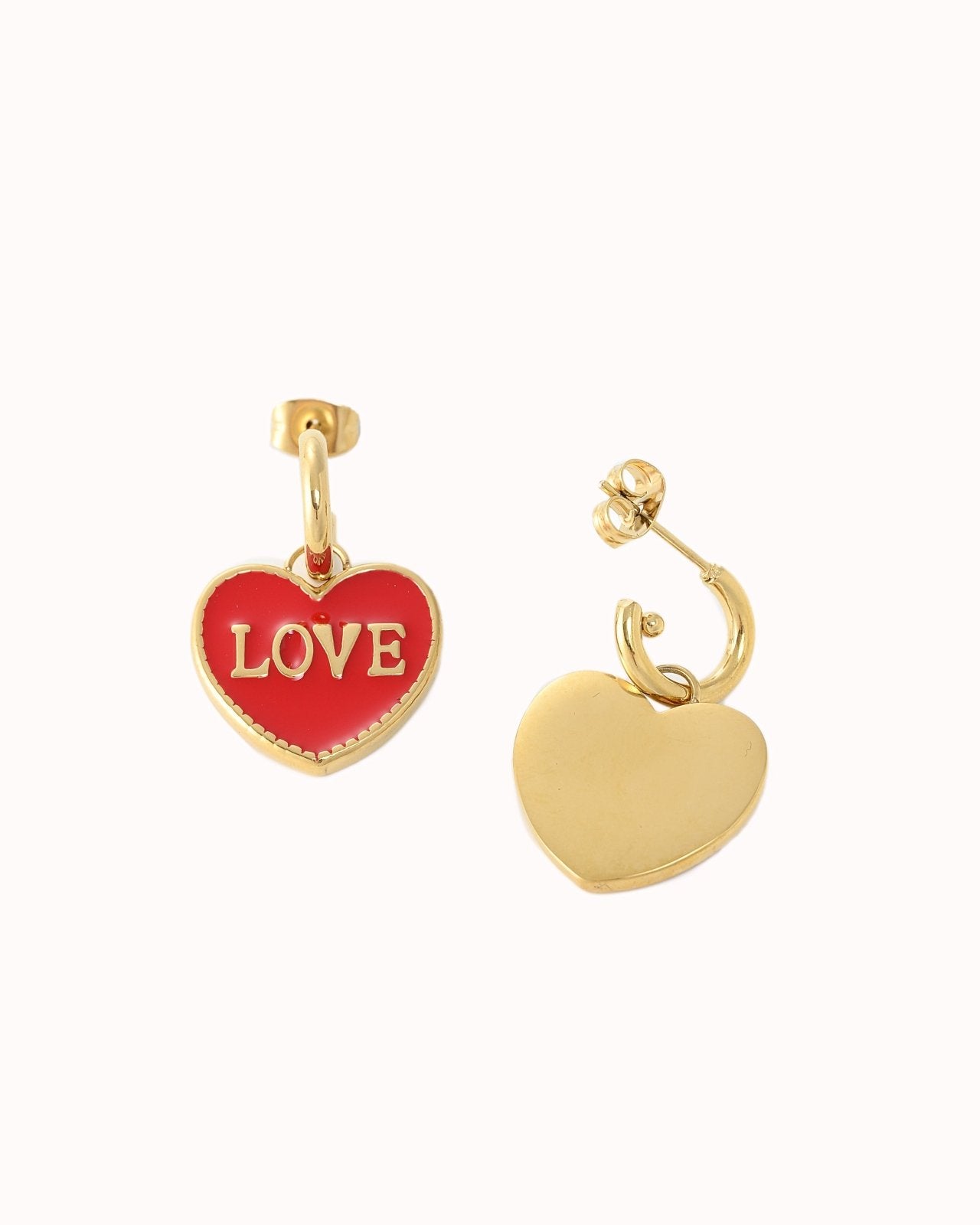 Goudkleurige oorbellen met rood love hartje - Nouka