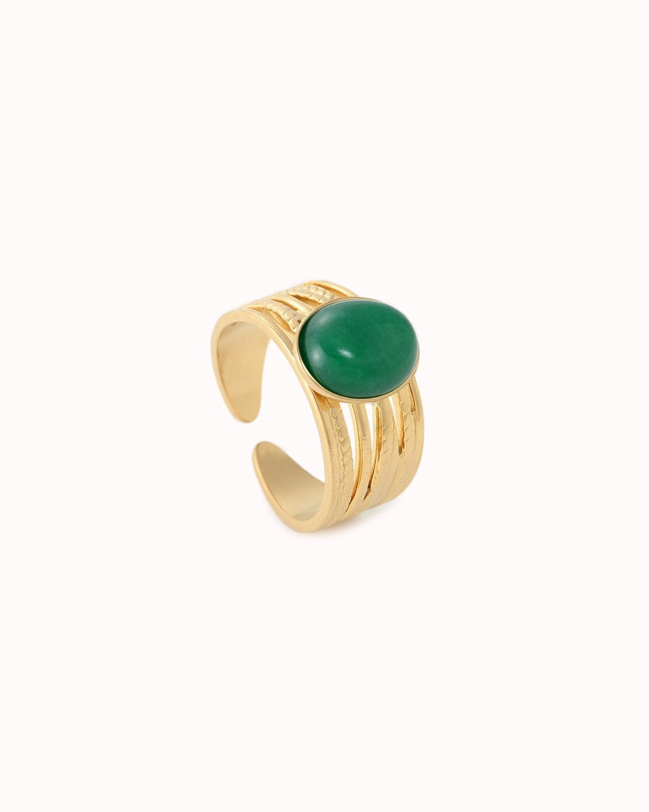 Goudkleurige statement ring met donkergroene steen - Nouka