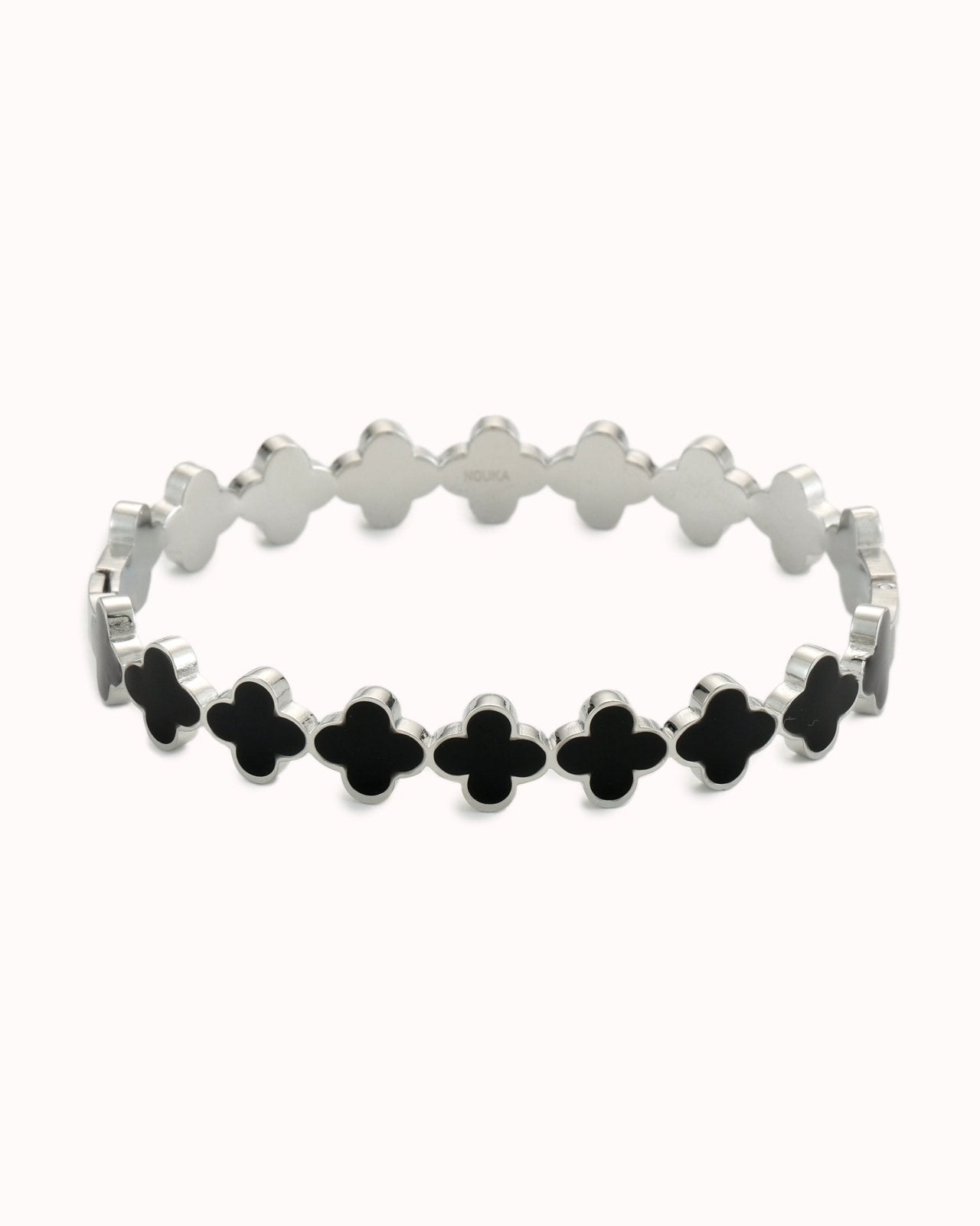 Zilverkleurige bangle met zwarte klavertjes - Nouka