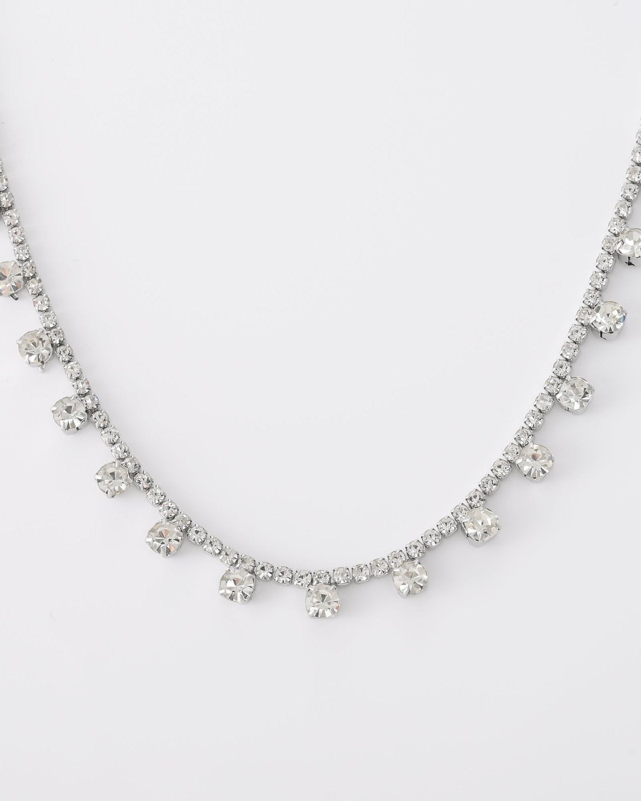 Zilverkleurige ketting van stras steentjes - Nouka