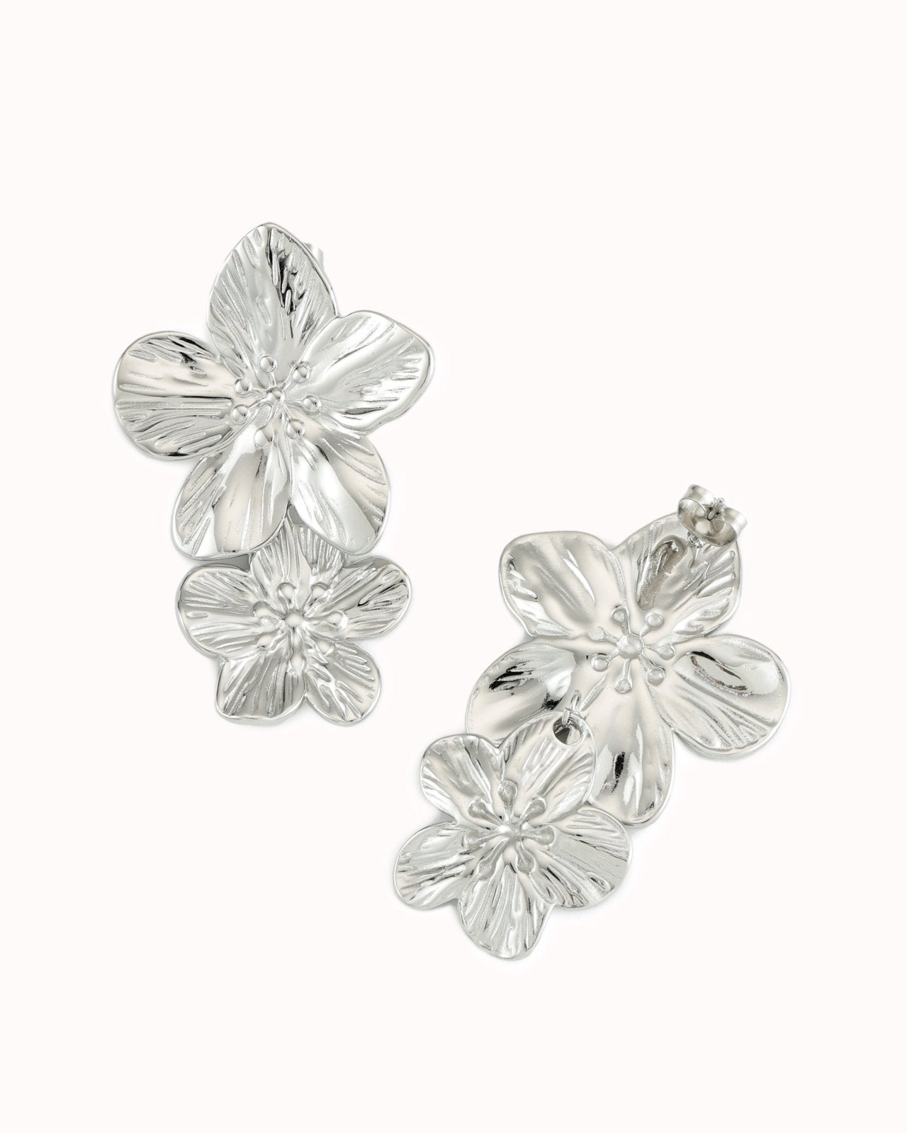 Zilverkleurige oorbellen met bloemen - Nouka