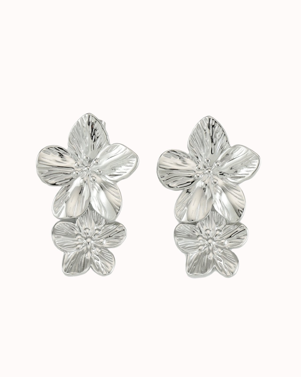 Zilverkleurige oorbellen met bloemen - Nouka