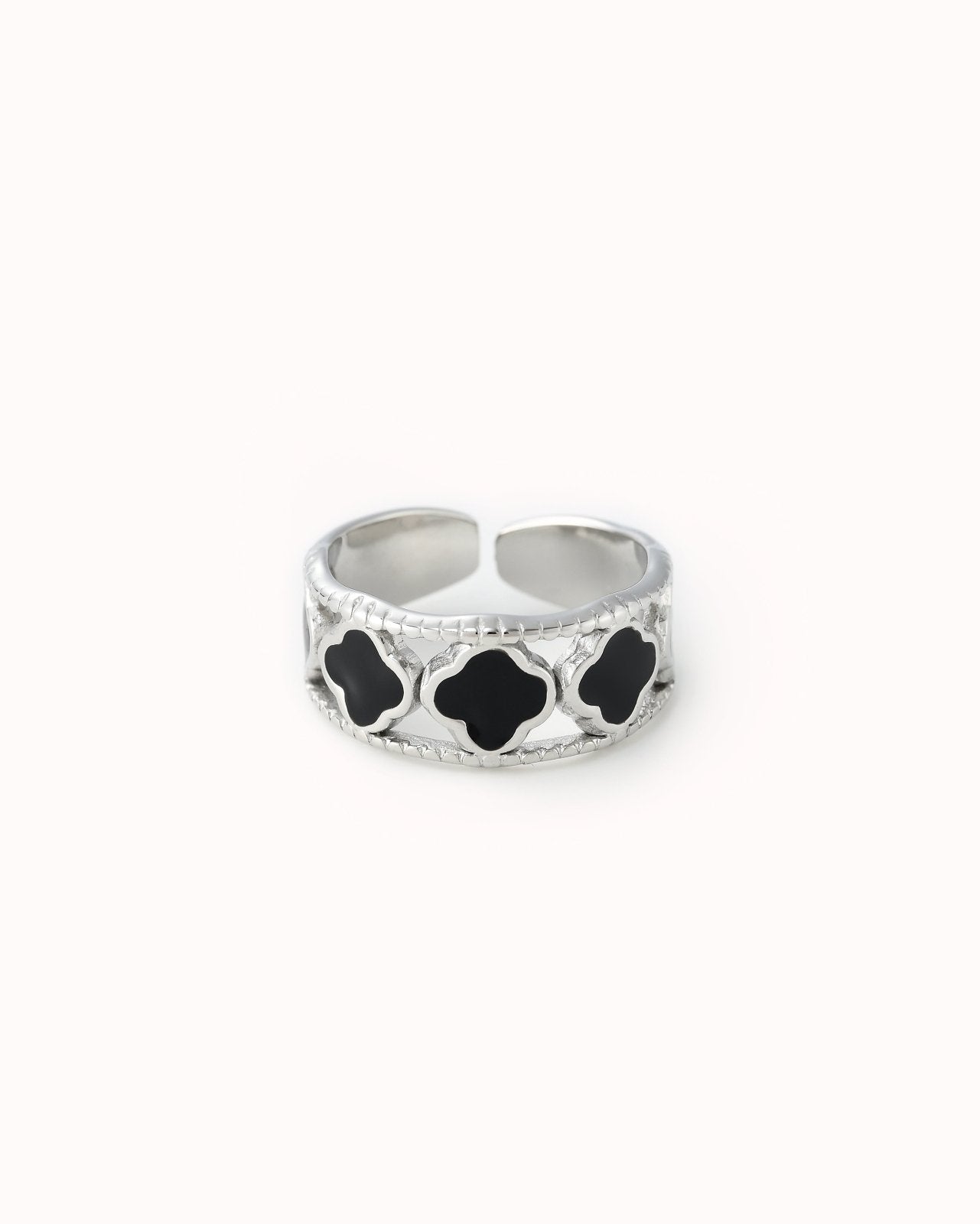 Zilverkleurige ring met zwarte klavertjes - Nouka