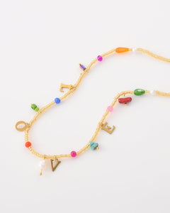 Goudkleurige ketting met multicolor kralen en ''LOVE'' hangers - Nouka