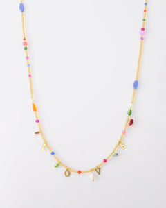 Goudkleurige ketting met multicolor kralen en ''LOVE'' hangers - Nouka