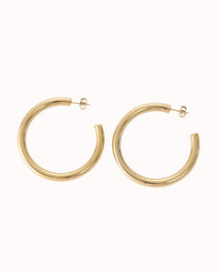 Goudkleurige statement hoops 50mm - Nouka