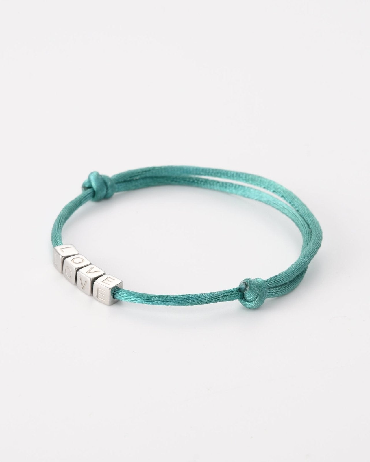 Turquoise touwtjes armband met zilverkleurige ''LOVE'' blokjes - Nouka