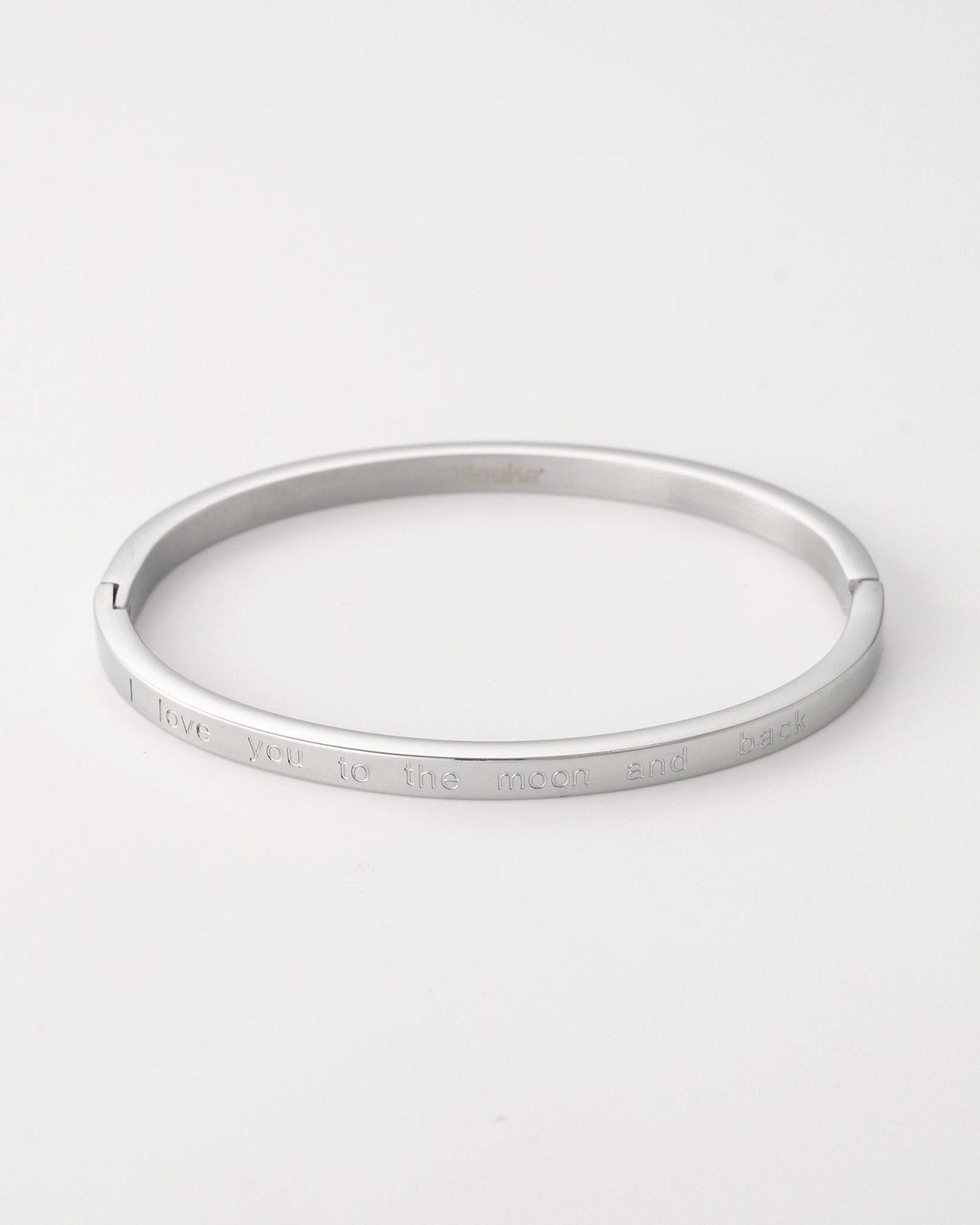 Zilverkleurige bangle met ''I love you to the moon and back'' tekst - Nouka