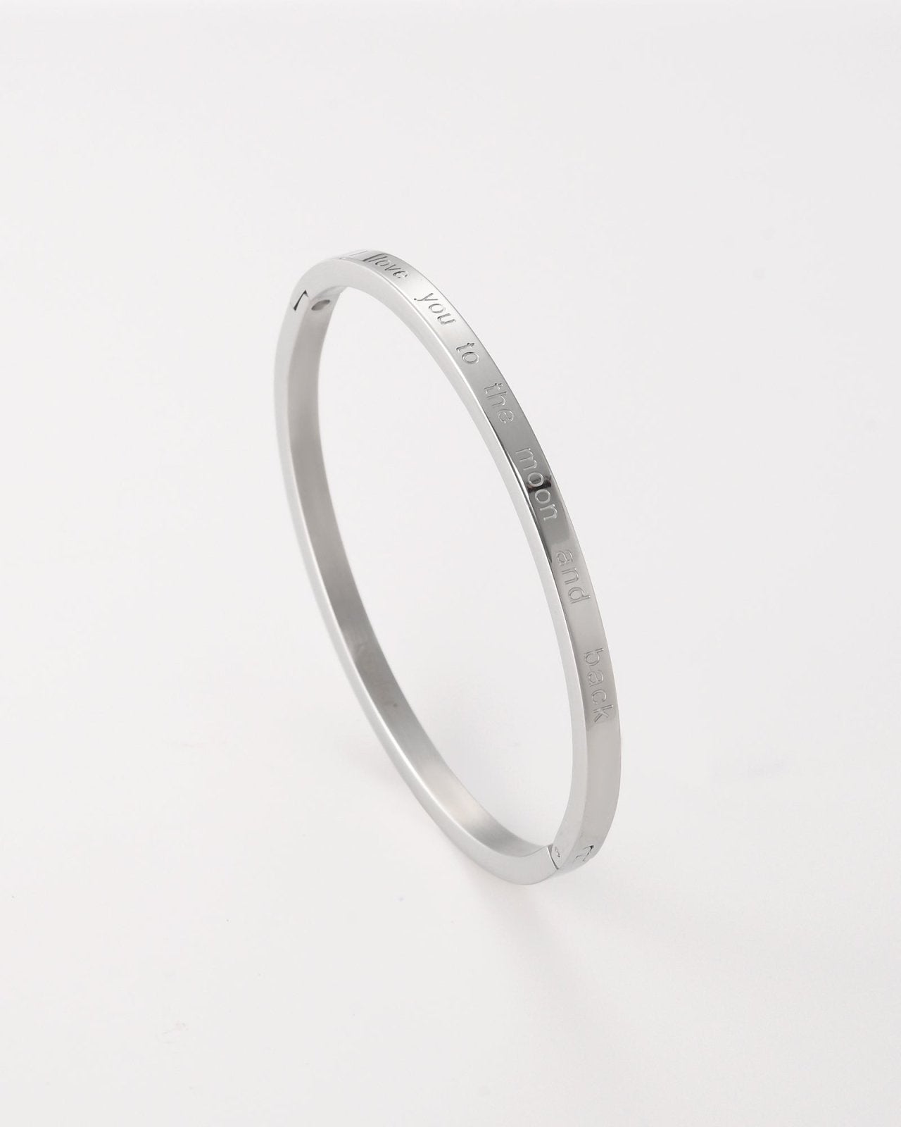 Zilverkleurige bangle met ''I love you to the moon and back'' tekst - Nouka